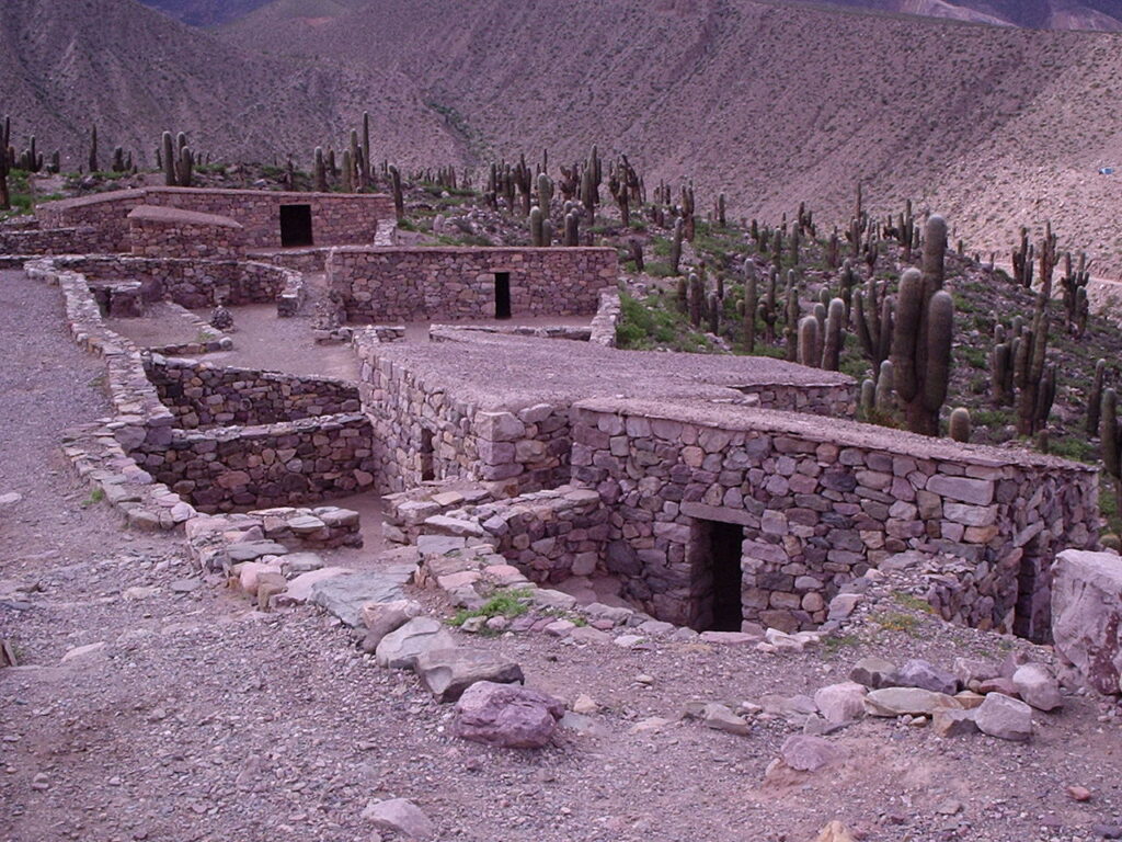 Encantador pueblo que alberga el Pucará, una antigua fortaleza prehispánica con vistas panorámicas inigualables.